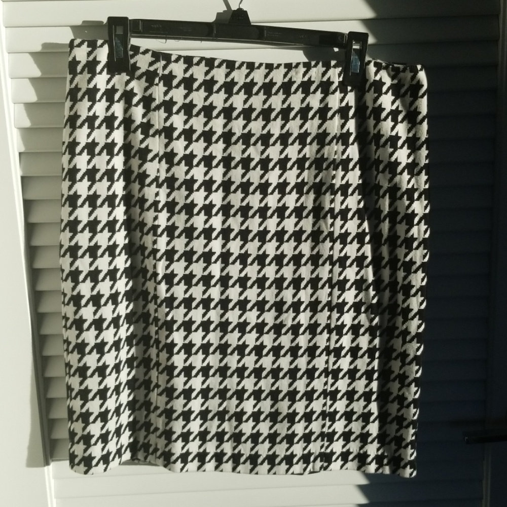 Houndstooth Pencil Skirt